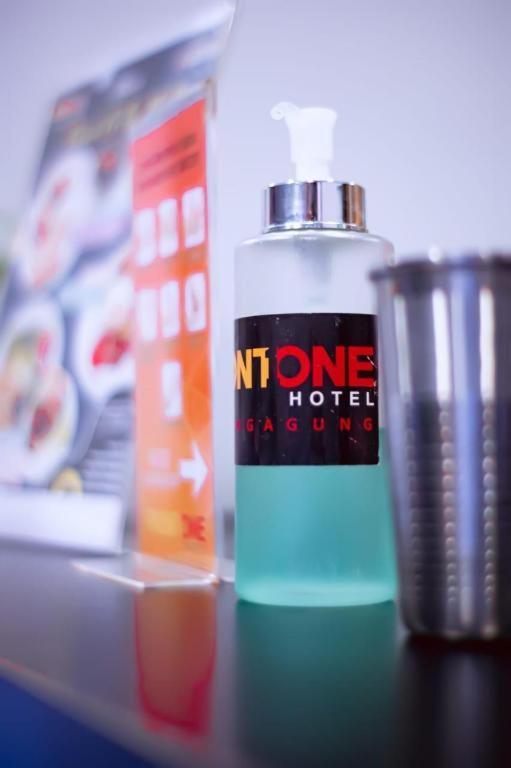 Front One Hotel Tulungagung Bagian luar foto