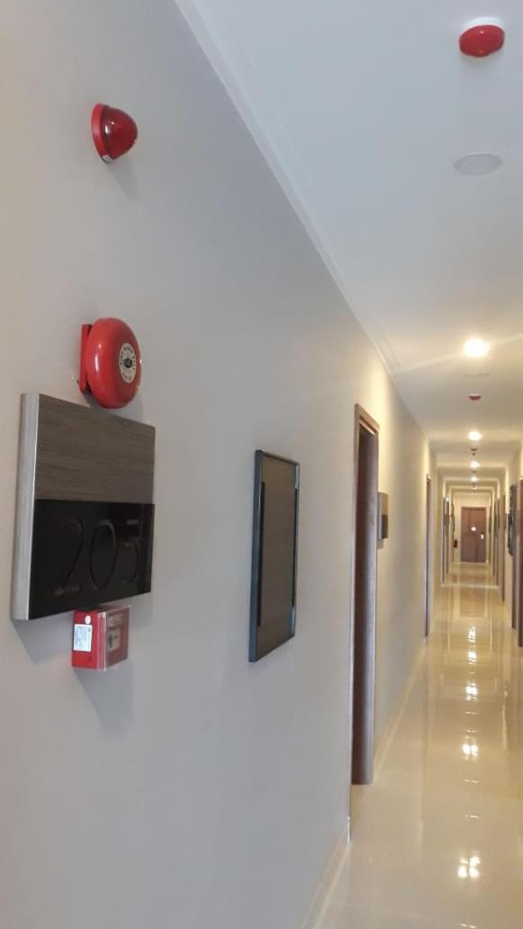 Front One Hotel Tulungagung Bagian luar foto